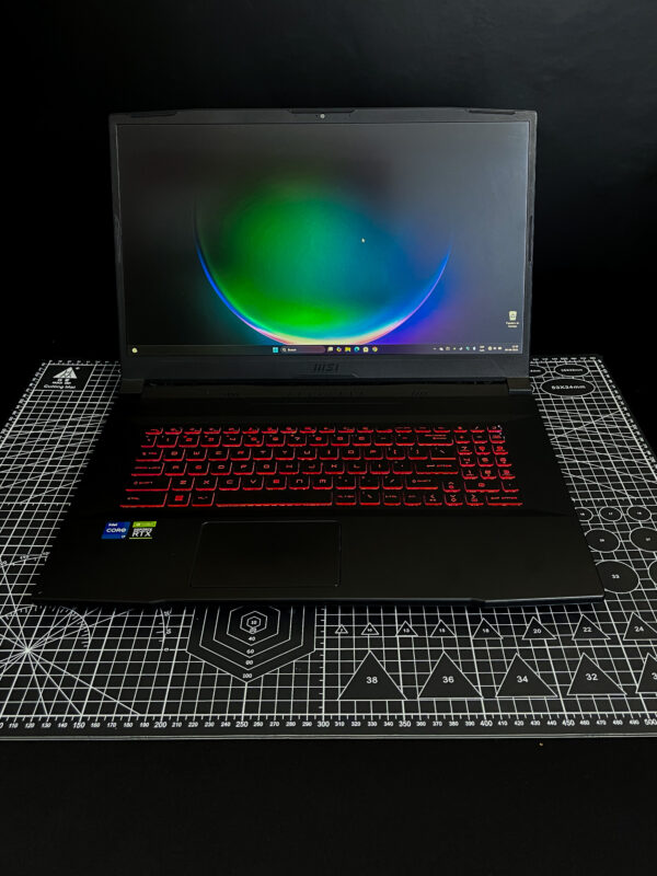 MSI KATANA 17.3 - Imagen 8
